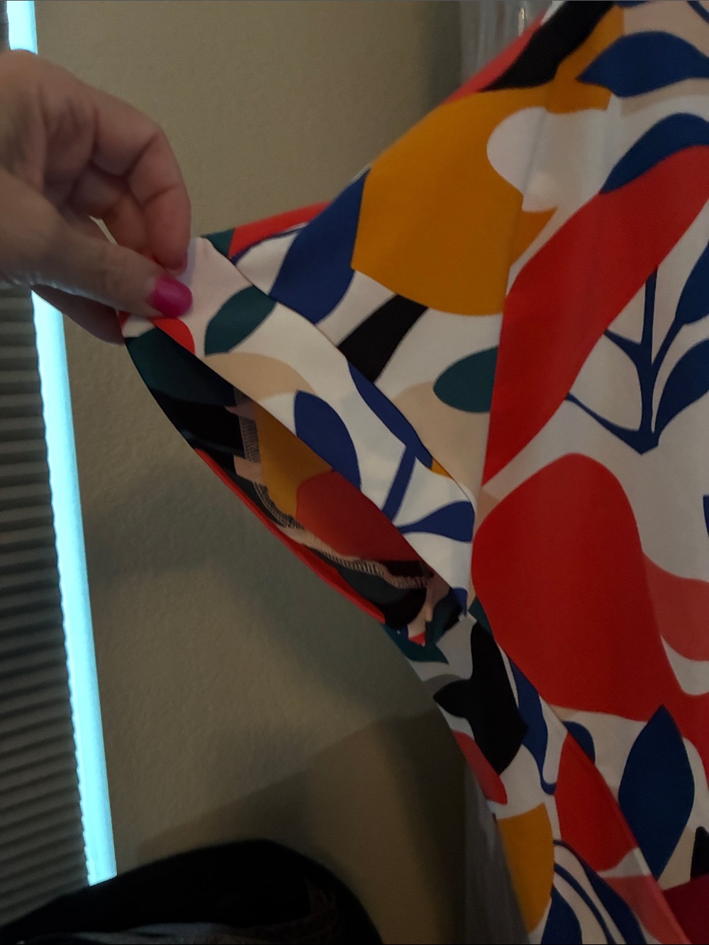 JODIFL Multicolor Abstract Leaf Print Top in White, Red, Blue, Green, Yellow - Picture 3 of 3